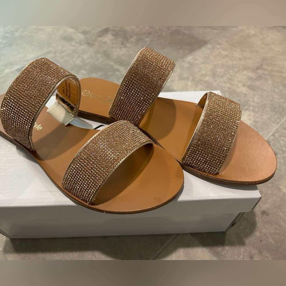 NIB LET’S SEE STYLE LUCY ROSE GOLD SANDAL SIZE 9